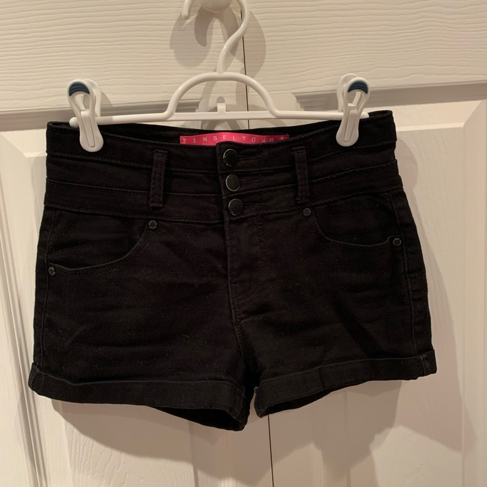 Black 3 button high wasted short